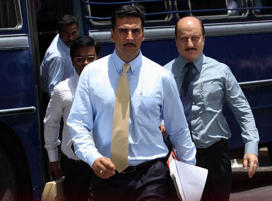 Akshay Kumar and Anupam Kher in Special 26