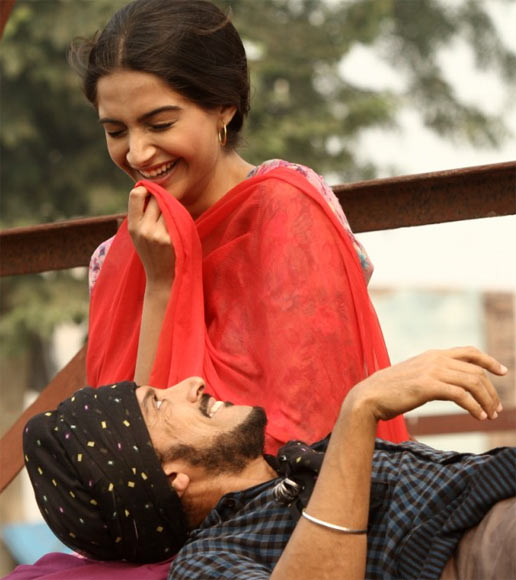 Farhan Akhtar and Sonam Kapoor in Bhag Milkha Bhag