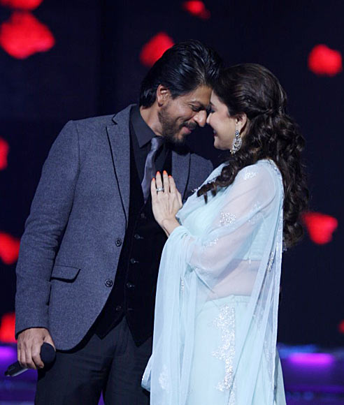 Shah Rukh Khan and Madhuri Dixit 