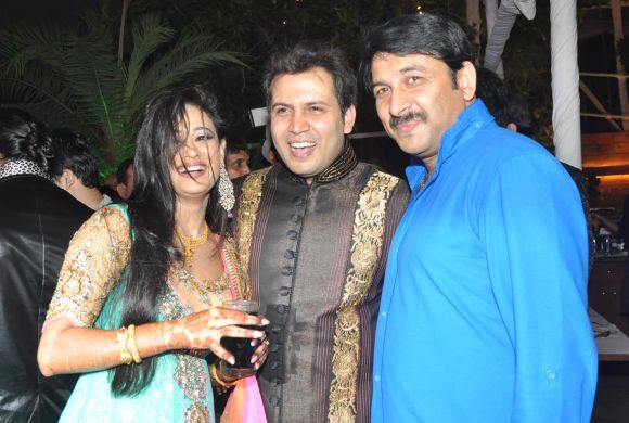 Manoj Tiwari with Shweta Tiwari and Abhinav Kohli