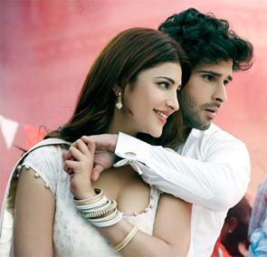 Shruti Haasan and Girish Kumar in Ramaiya Vastavaiya