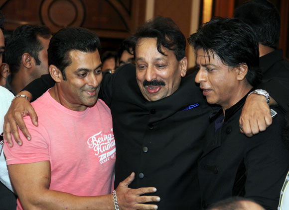Salman with Shah Rukh Khan and Baba Siddiqui
