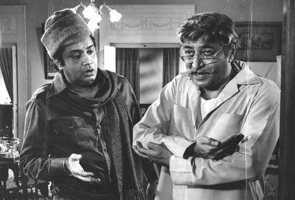 Deven Varma and Pran in Aapke Deewane