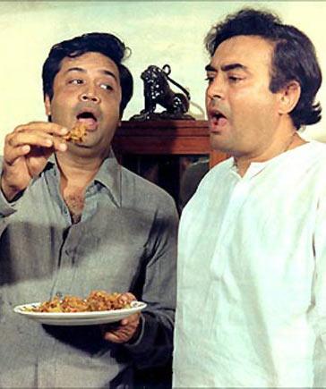 Deven Verma and Sanjeev Kumar in Angoor