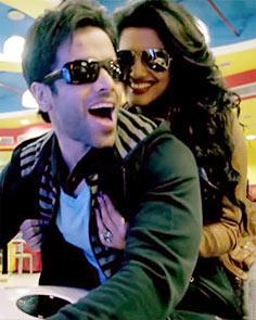 Tusshar Kapoor and Vishaka Singh in Bajaatey Raho