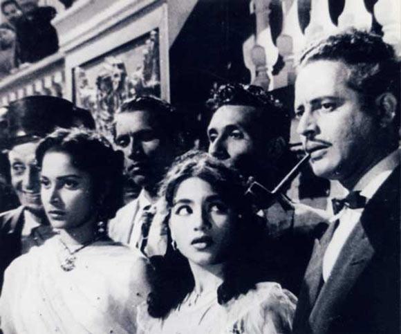 Waheeda Rehman and Guru Dutt in Kaagaz Ke Phool