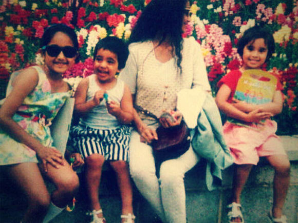 Jiah Khan with her mother and sisters