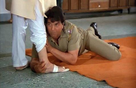 Dharmendra in Naukar Biwi Ka