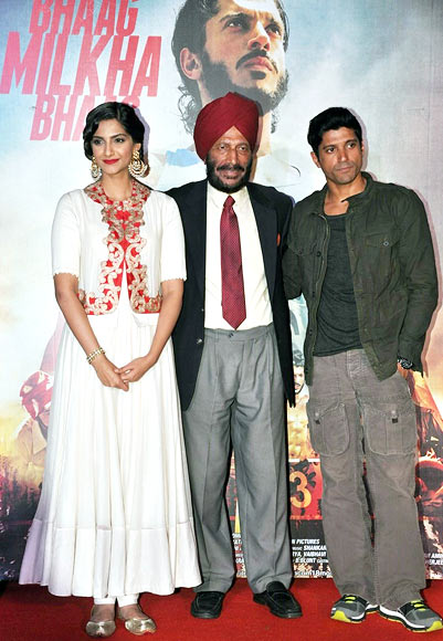Milkha Singh with Sonam Kapoor and Farhan Akhtar