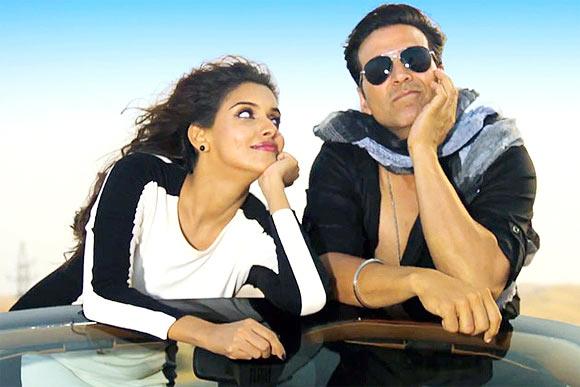 Asin and Akshay Kumar in Khiladi 786