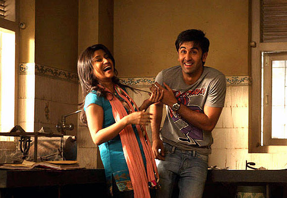 Konkona Sen Sharma and Ranbir Kapoor in Wake Up Sid