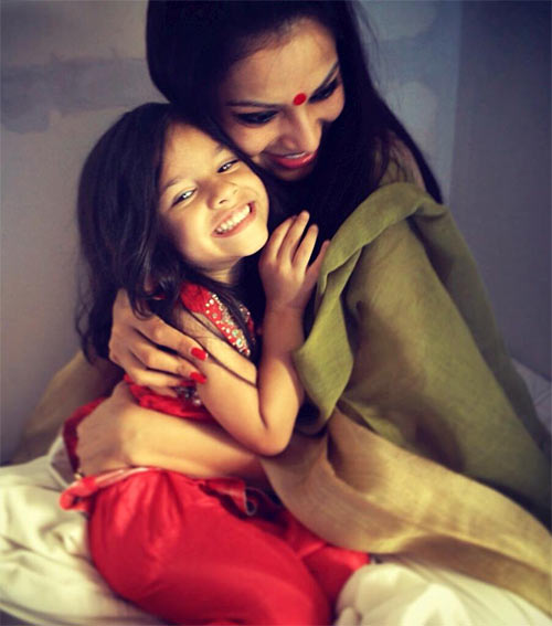 Bipasha Basu with her niece Nia