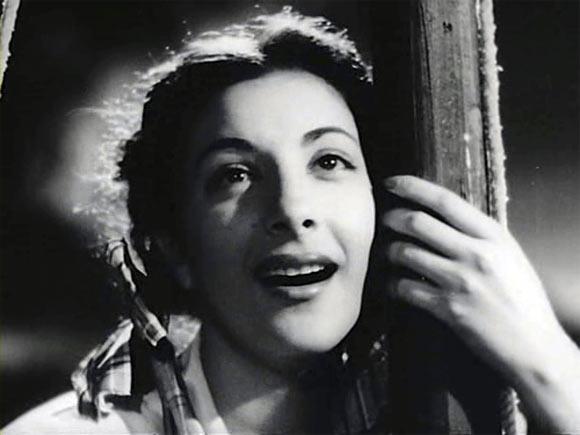 Nargis in Awara