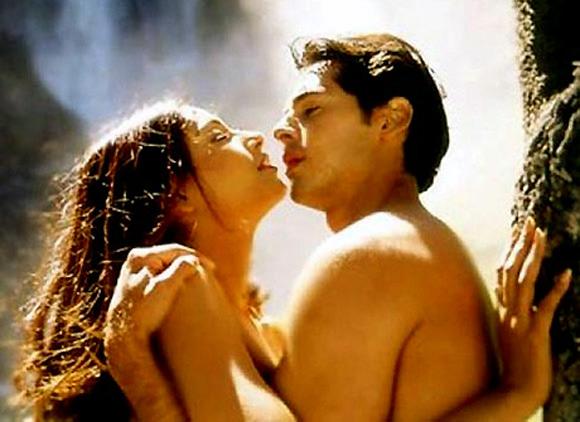 Bipasha Basu and Dino Morea in Raaz