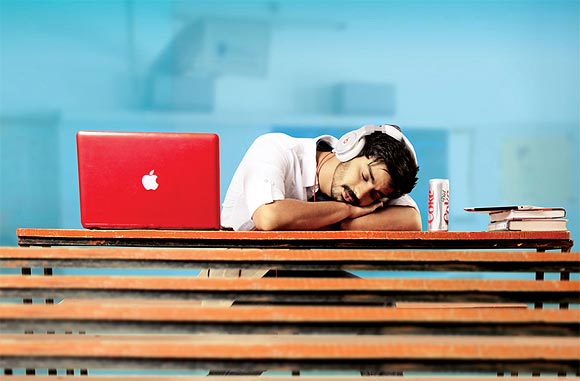 Mahat Raghavendra in Back Bench Student