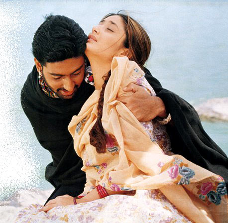 Abhishek Bachchan and Kareena Kapoor in Refugee