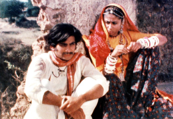 Mohan Gokhale and Smita Patil in a scene from Bhavni Bhavai