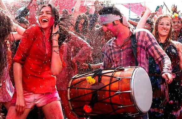 Deepika Padukone and Ranbir Kapoor in Yeh Jawaani Hai Deewani