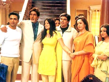 Saahil Chadda, Amitabh Bachchan, Arzoo Govitrikar, Samir Soni, Hema Malini and Divya Dutta in Baghban