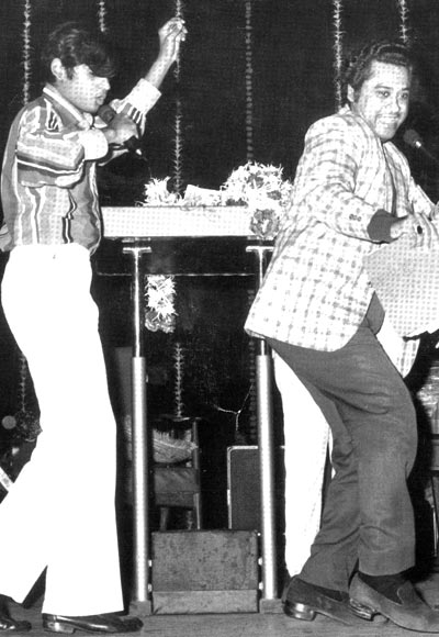 Amit Kumar (left) performing with father Kishore Kumar