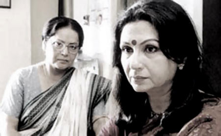Raakhee and Sharmila Tagore in Shubho Mahurat