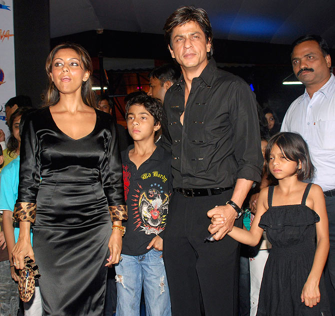 Shah Rukh Khan with his wife Gauri and kids Aryan and Suhana