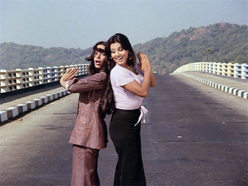 Shabana Azmi and Neetu Kapoor in Parvarish