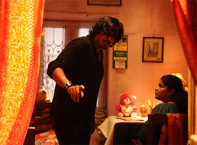 Director Balaji K Kumar on the sets of Vidiyum Munn