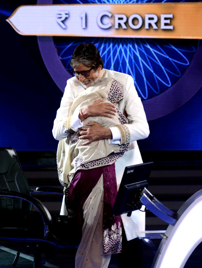 Amitabh Bachchan hugs Firoz Fatma after her triumph.