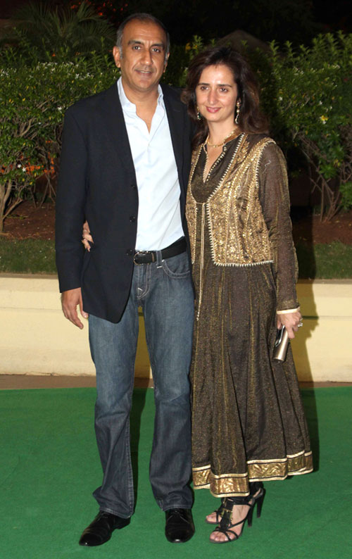 PIX: Shah Rukh, Amitabh, Rani at Vishesh Bhatt's wedding reception ...