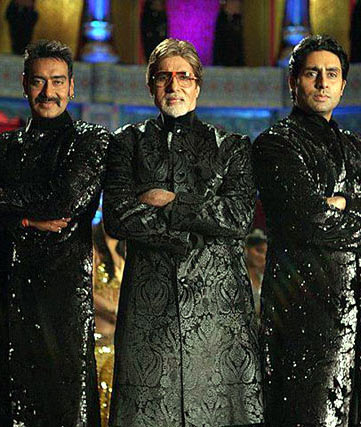 Ajay Devgn,  Amitabh and Abhishek Bachchan in Bol Bachchan