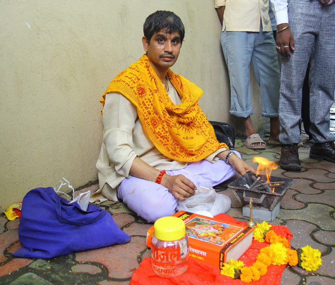 A pandit performs puja for Amitabh Bachchan on his birthday