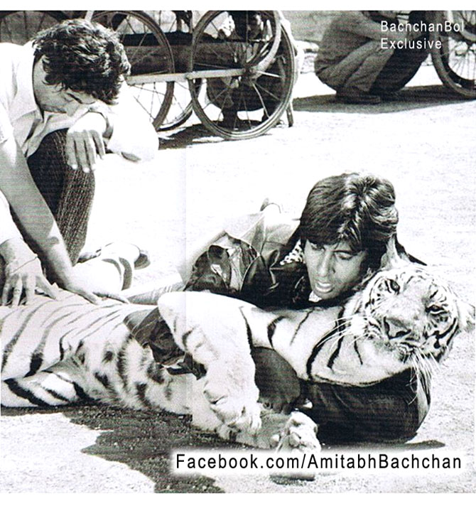 Amitabh Bachchan on the sets of Khoon Pasina