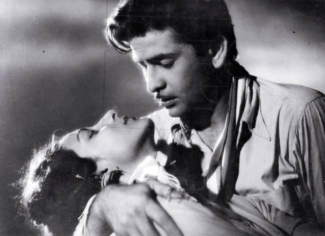 Raj Kapoor and Nargis Dutt in Barsaat