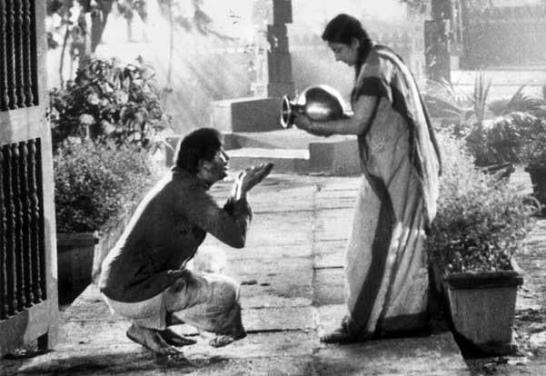 Nargis Dutt and Raj Kapoor in Jagte Raho
