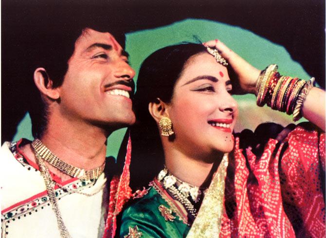 Raj Kumar and Nargis in Mother India