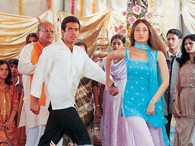 Tusshar Kapoor and Kareena Kapoor Khan in Jeena Sirf Merre Liye