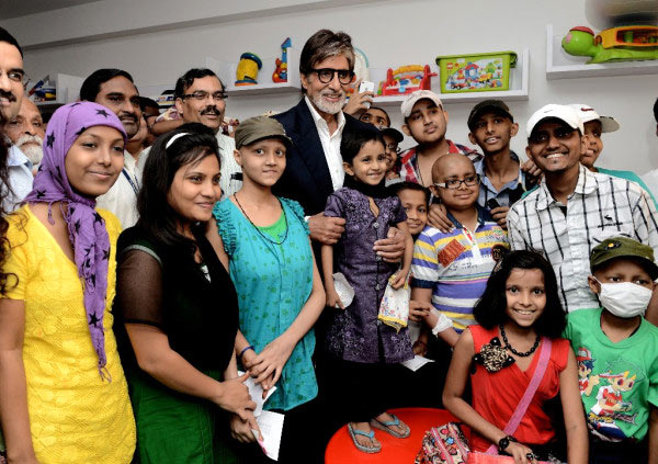 Amitabh Bachchan with the cancer patients