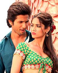 Shahid Kapoor and Illeana D'cruz in Phata Poster Nikhla Hero