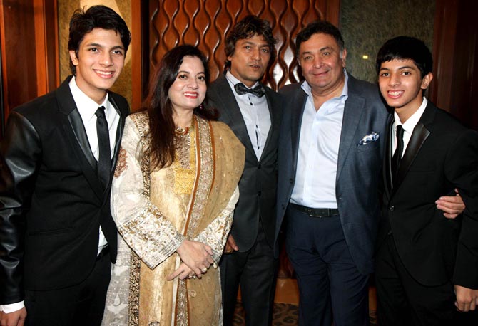Rishi Kapoor with Aadesh Shrivastava, Vijeta Pandi and their two sons