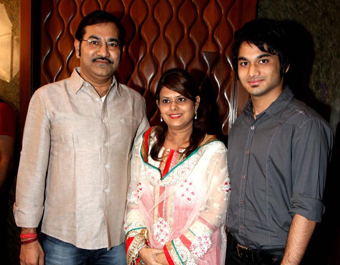 Sudesh Bhosle with wife and son