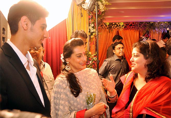 Ahan and Mana Shetty with Sharmila Thackeray