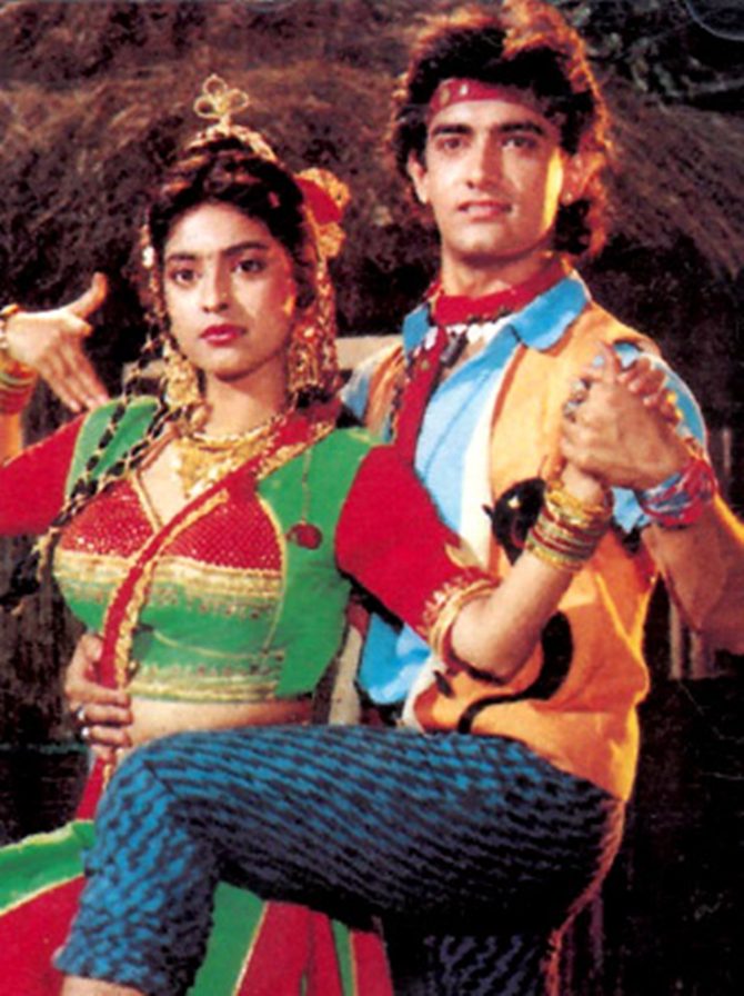 Juhi Chawla and Aamir Khan in Tum Mere Ho