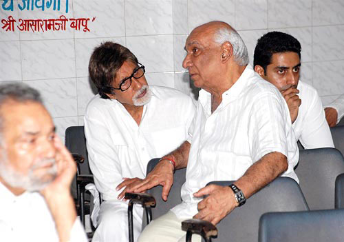 Amitabh and Abhishek Bachchan with Yash Chopra