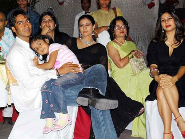 Ajay Devgn with daughter Nysa, wife Kajol, mother-in-law Tanuja and sister-in-law Tanisha