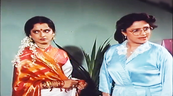 Bindu with Rekha in Biwi Ho Toh Aisi