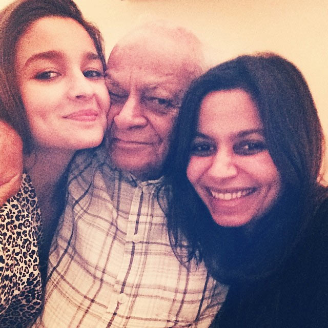 Alia and Shaheen Bhatt with their grandfather