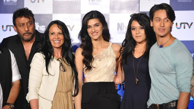 Tiger Shroff with parents Jackie and Ayesha Shroff, costar Kriti Sanon and sister Krishna