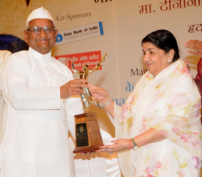 Anna Hazare with Lata Mangeshkar