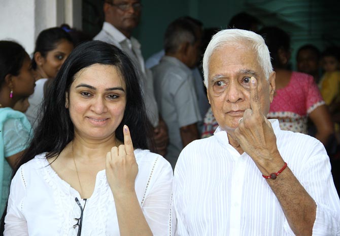 Padmini Kolhapure with father Pandharinath Kolhapure